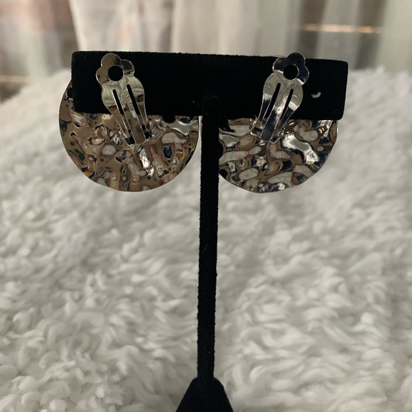 Silver Clip-on - Picture 3 of 3